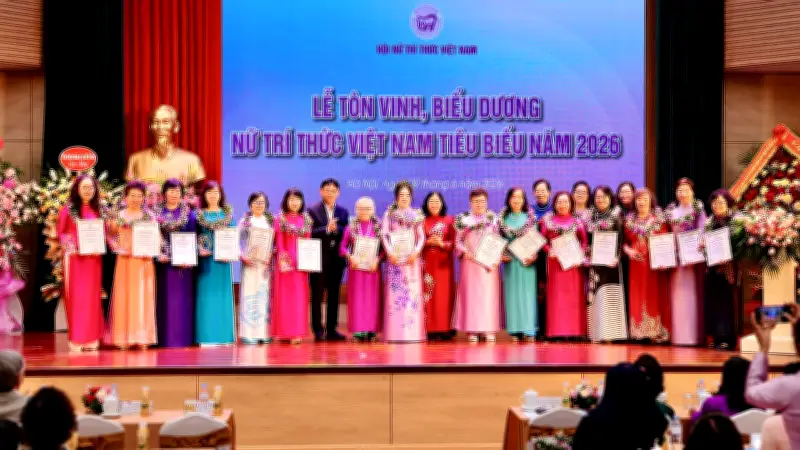 Tôn vinh 44 nữ trí thức tiêu biểu nhân 15 năm thành lập Hội Nữ trí thức Việt Nam