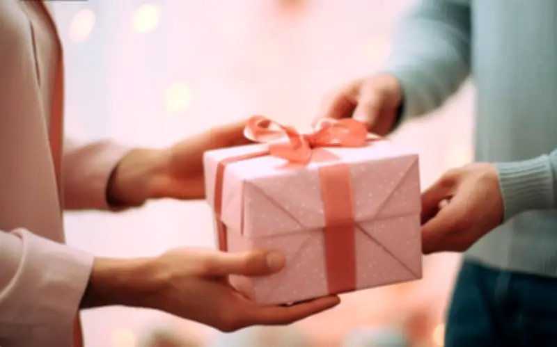 Tặng quà cũng cần EQ: 4 món quà người tinh tế thường tránh tặng người khác