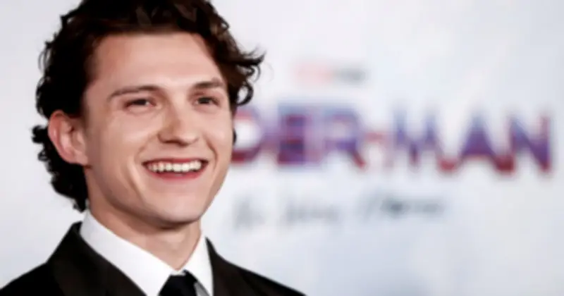 Tom Holland mạo hiểm hoãn Spider-Man để đóng phim Christopher Nolan
