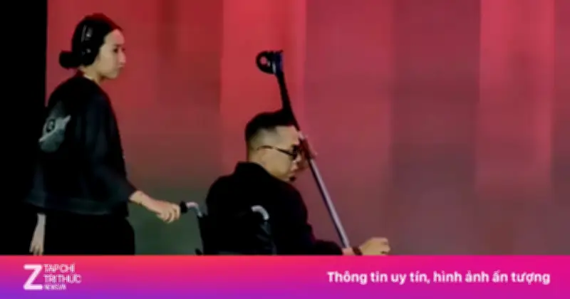 Touliver ngồi xe lăn tại fan meeting SpaceSpeakers vì chấn thương