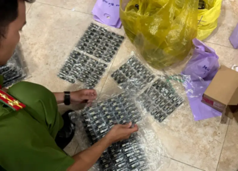 TP Hồ Chí Minh khởi tố các đối tượng mua bán thuốc lá điện tử chứa ma túy