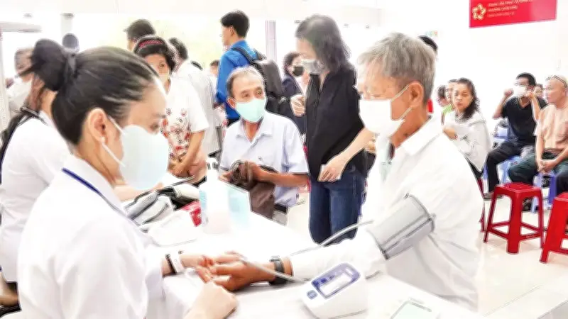 TP.HCM chuyển đổi y tế cơ sở: chủ động đến từng nhà dân