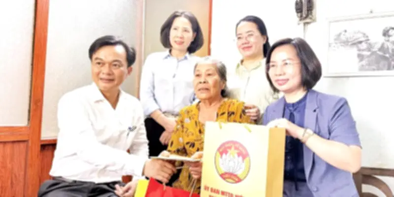 Tri ân liệt sĩ, lấy mẫu ADN, xây nhà tình nghĩa và khám sức khỏe miễn phí