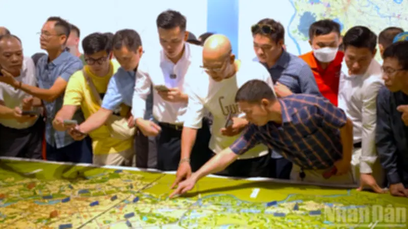 Triển lãm quy hoạch Hà Nội 100 năm: Người dân hào hứng với tầm nhìn đô thị xanh, thông minh