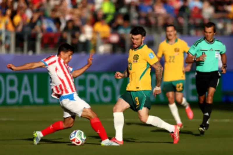 Trận Australia-Paraguay: Cổ động viên chia đều cảm xúc