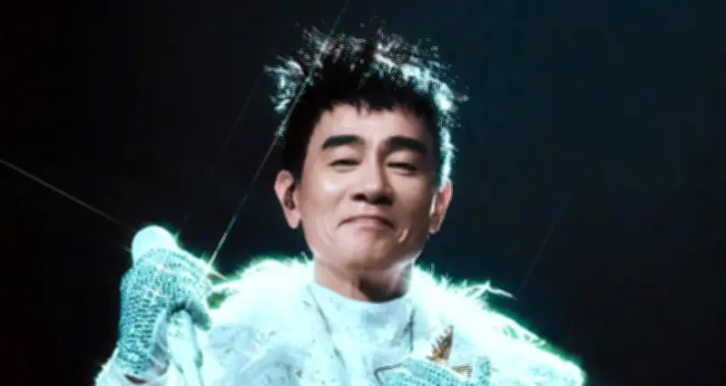 Trần Tiểu Xuân bật khóc xin lỗi khán giả vì sân khấu concert che khuất tầm nhìn