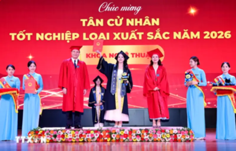 Trường ĐH Sư phạm Hà Nội trao bằng cử nhân tốt nghiệp năm 2026