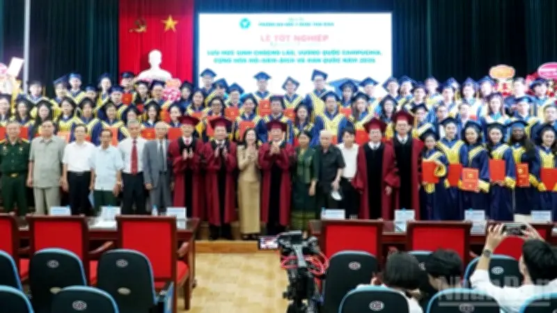Trường Đại học Y Dược Thái Bình đào tạo 645 bác sĩ, dược sĩ cho Lào, Campuchia
