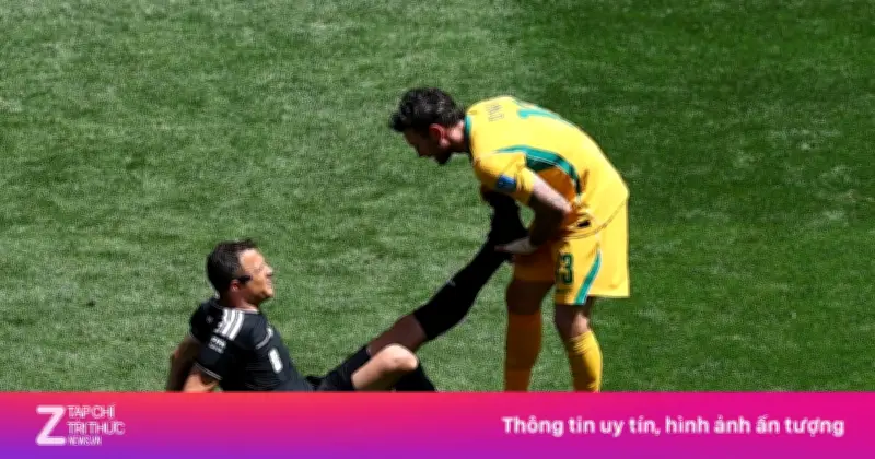 Trọng tài Felix Zwayer bị chuột rút giữa trận Mỹ vs Australia tại World Cup 2026
