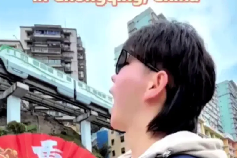 Trào lưu 'nuốt tàu' gây sốt ở thành phố 8D Trùng Khánh