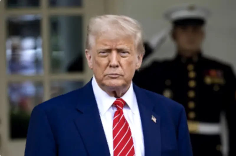 Trump kêu gọi GM, Ford chuyển nhà máy sản xuất vũ khí