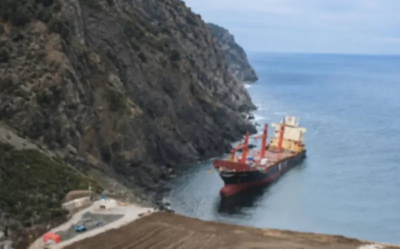 Tàu container MSC Baltic III mắc kẹt tại Canada bắt đầu tháo dỡ sau một năm