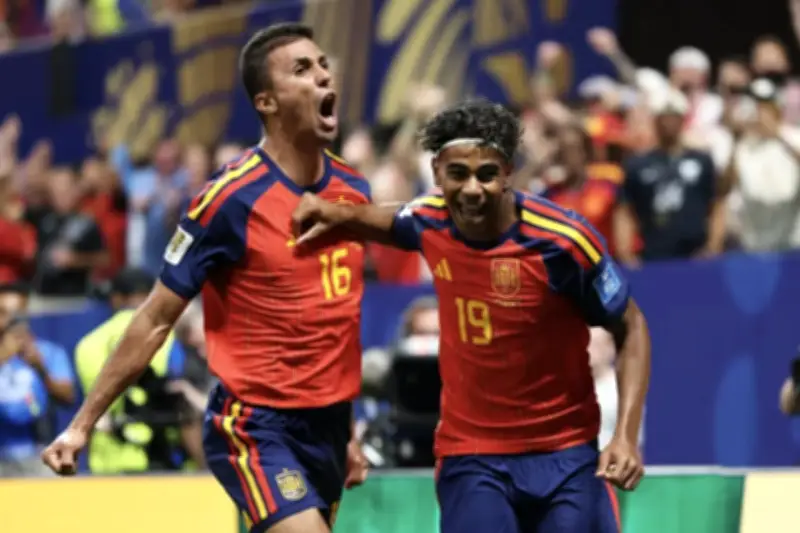 Tây Ban Nha đè bẹp Saudi Arabia 4-0 nhờ hiệp hai áp đảo