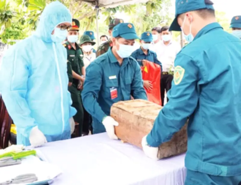 Tây Ninh khai quật hài cốt liệt sĩ lấy mẫu ADN xác định danh tính