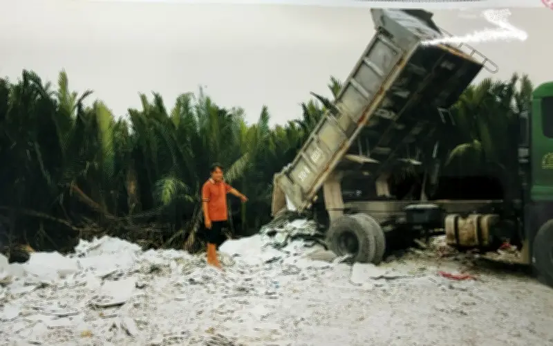 Tây Ninh khởi tố đối tượng đổ trái phép gần 600 tấn chất thải xây dựng