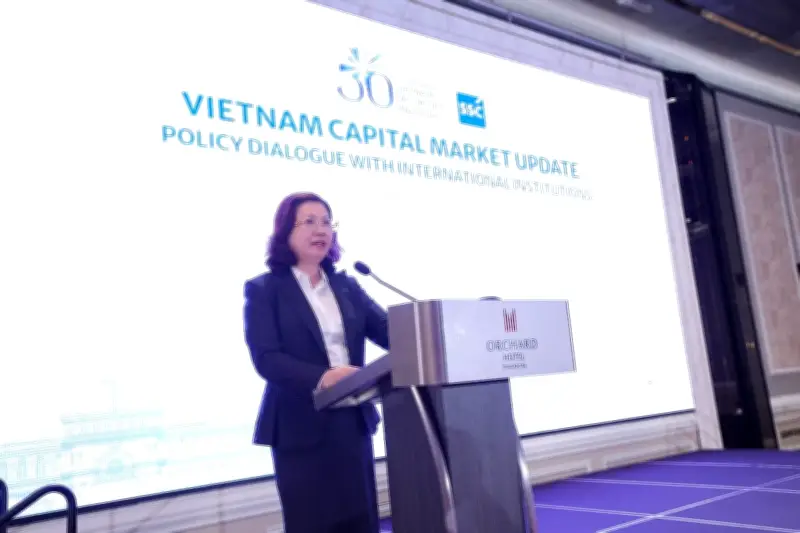 UBCKNN giới thiệu chính sách phát triển thị trường vốn tại Singapore