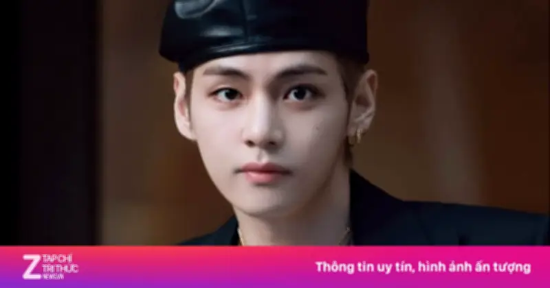 V (BTS) gây sốt Paris Fashion Week với phong cách rock chic