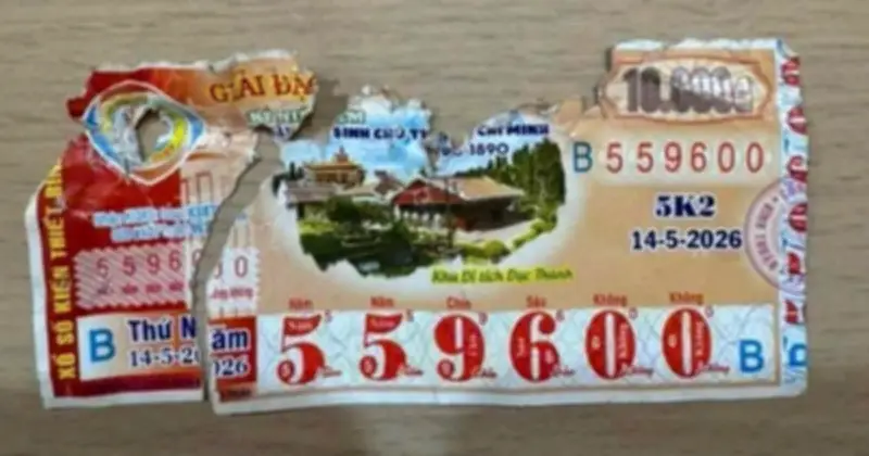 Vé số trúng giải an ủi bị rách đôi vẫn được nhận thưởng 46 triệu đồng