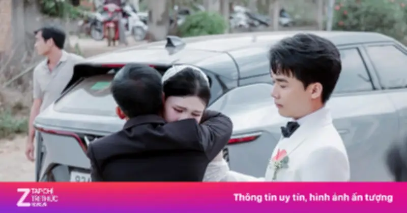 Video: Bố mẹ dự đám cưới con gái sau 11 năm ly hôn