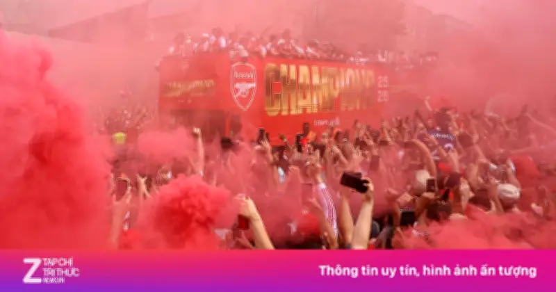 Video buổi diễu hành chưa từng có của cổ động viên Arsenal