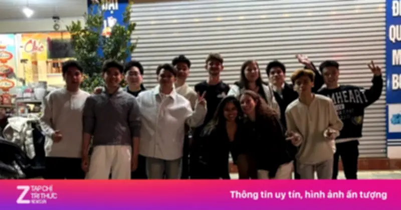 Video cô gái Mỹ ngỡ ngàng khi được mai mối 8 thanh niên Việt Nam