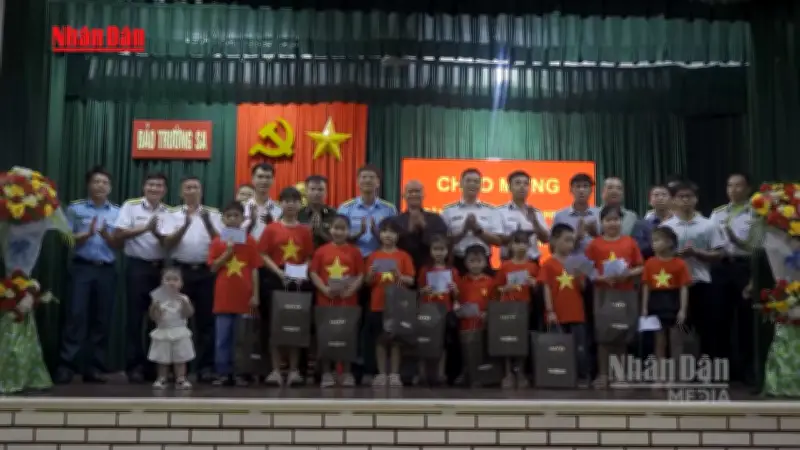 Video: Đặc khu Trường Sa vui Tết Thiếu nhi