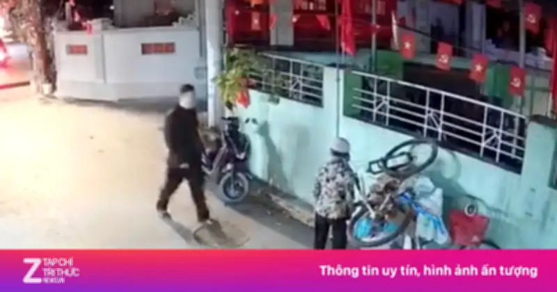 Video: Chủ nhà đứng hình khi thấy cô đồng nát đặt xe đạp dựng trước cửa