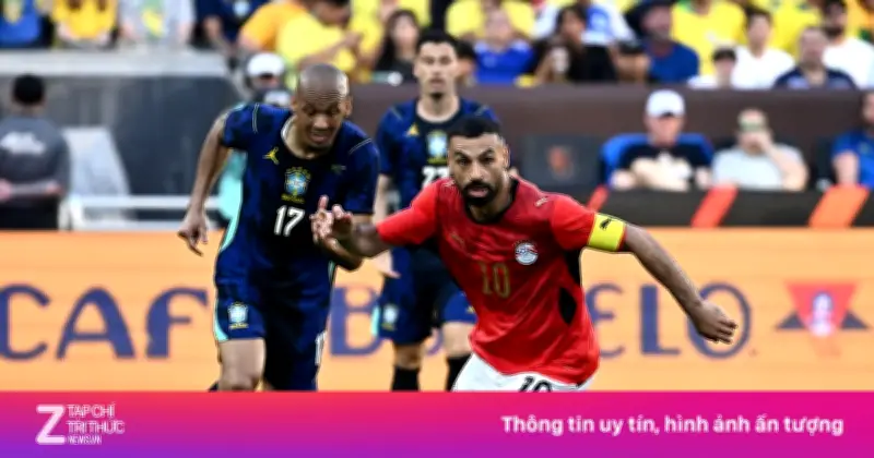 Video cái ôm của những người từng là đồng đội