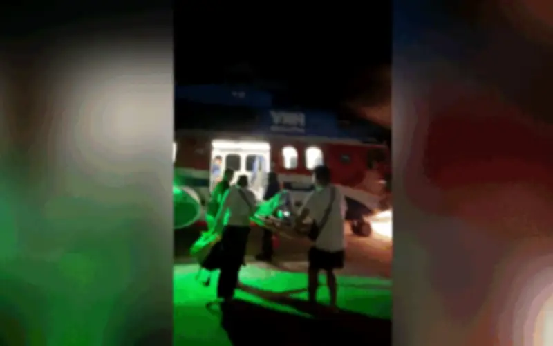 Video cận cảnh trực thăng đưa nữ du khách từ đảo Phú Quý vào TPHCM cấp cứu