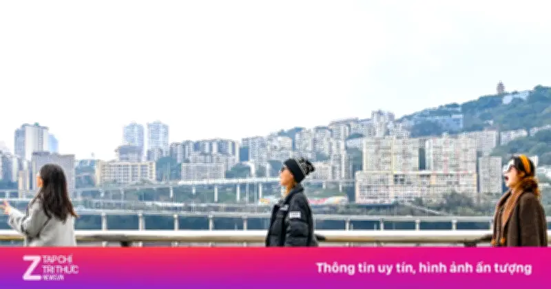 Video cảnh du khách há hốc mồm nuốt tàu khi du lịch Trùng Khánh