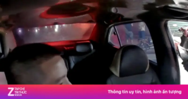 Video: Huy ngang cuộc xe, đòi khách hành xử khiến tài xế taxi bất ngờ