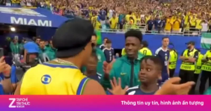 Video khoảnh khắc Ronaldinho chiếm trọn tình cảm CĐV