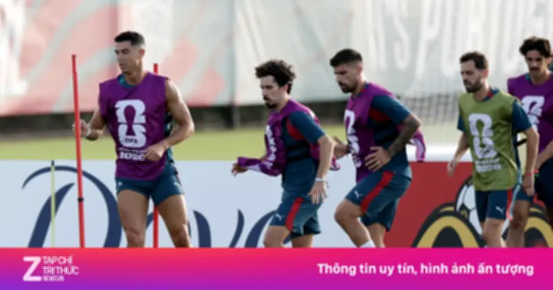 Video khoảnh khắc Ronaldo đầy đò dẫn dắt đồng đội trên sân tập
