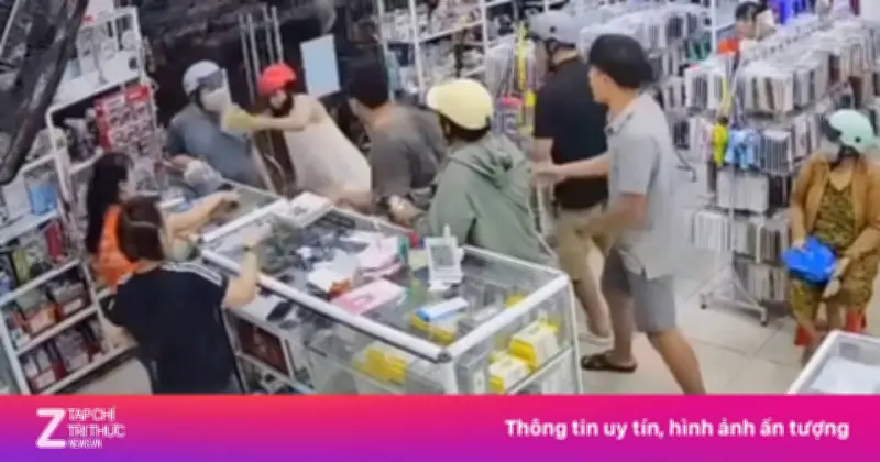 Video thanh niên xô cửa làm ngã bé gái, đánh luôn người mẹ khi bị chất vấn