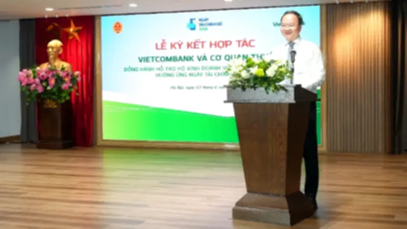 Vietcombank và Cục Thuế ký kết hỗ trợ hộ kinh doanh chuyển đổi số