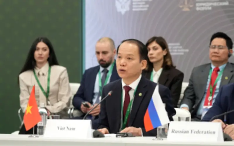 Việt Nam chia sẻ định hướng hoàn thiện pháp luật tại Diễn đàn Pháp lý Saint Petersburg