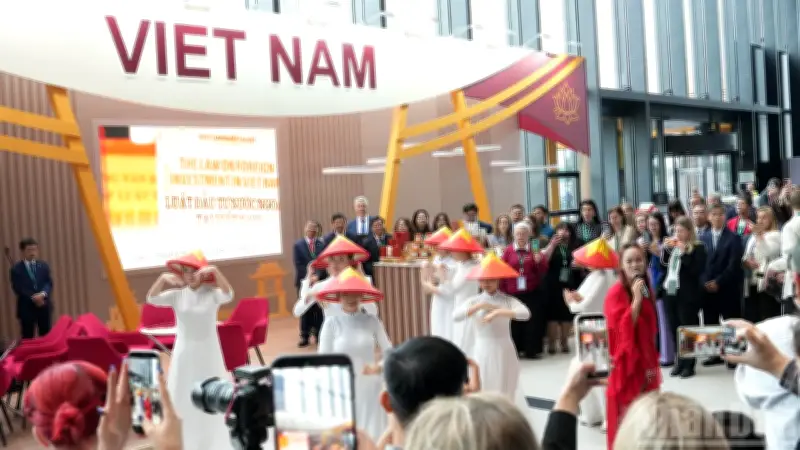 Việt Nam tổ chức triển lãm pháp luật tại Diễn đàn Pháp lý Saint Petersburg
