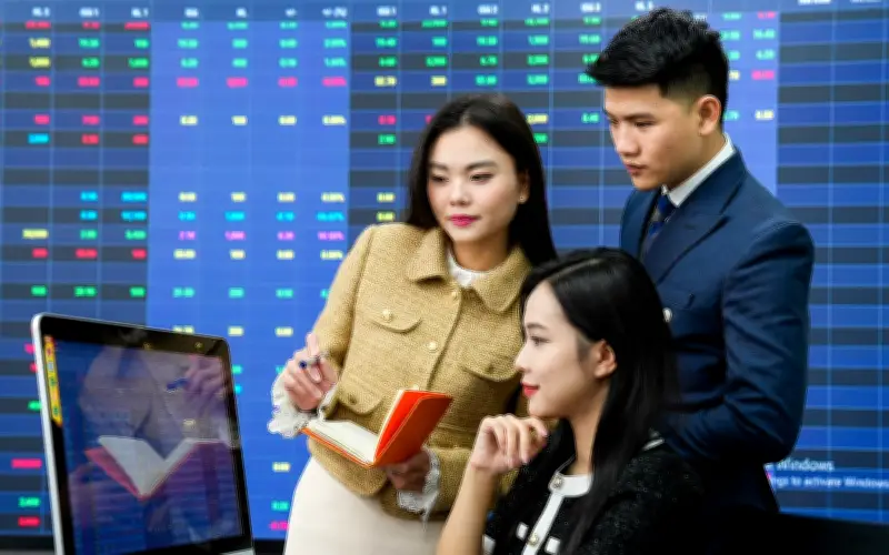 VN-Index tiến gần kháng cự 1.830-1.850 điểm, dòng tiền chưa bứt phá