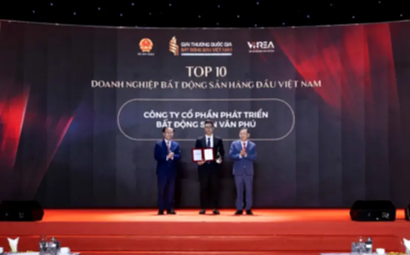 Văn Phú được vinh danh Top 10 doanh nghiệp bất động sản hàng đầu Việt Nam