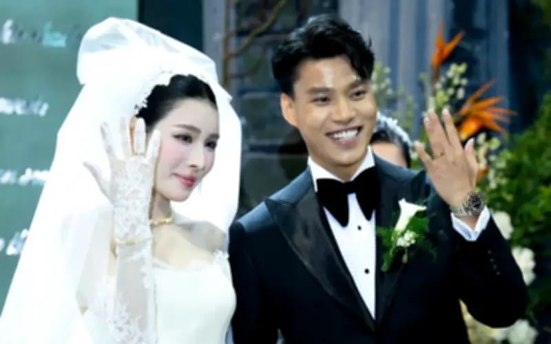 Văn Thanh và Bích Hạnh tổ chức đám cưới thứ 3 tại Hà Nội, lần đầu công khai con gái riêng