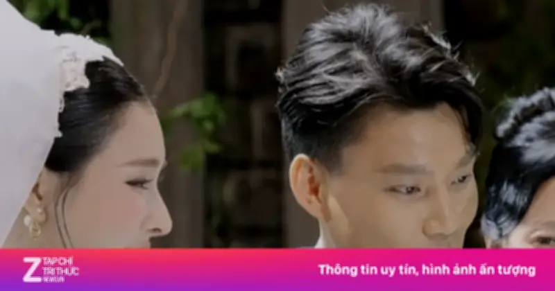 Văn Thanh xúc động nhận nhẫn cưới từ con gái riêng của vợ