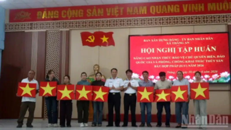 Vùng 3 Hải quân tuyên truyền chống khai thác IUU cho ngư dân Đà Nẵng