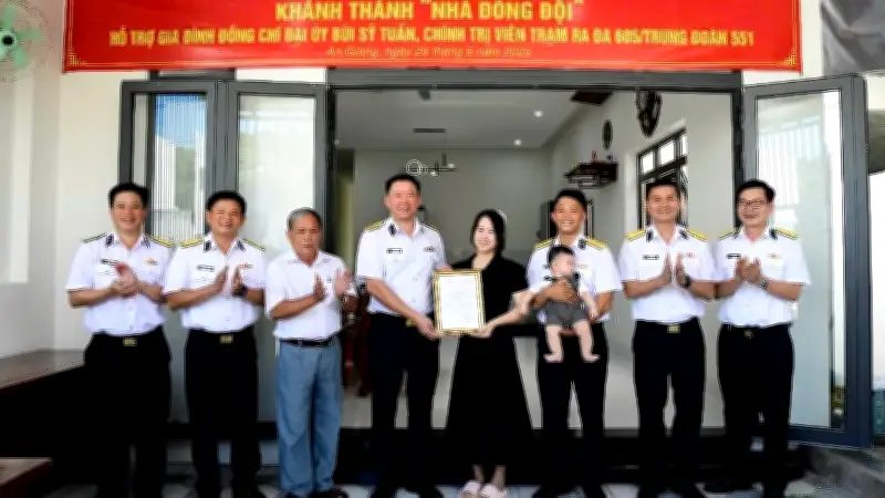 Vùng 5 Hải quân trao 240 triệu đồng hỗ trợ xây nhà đồng đội cho 3 quân nhân