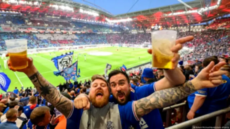 World Cup 2026: Cơn khát bia và ngày hội bóng đá đắt đỏ nhất lịch sử