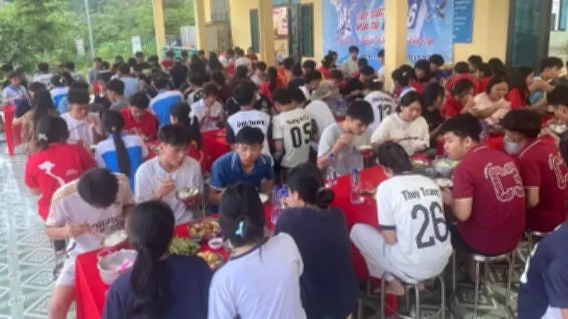 Xã Nà Hỳ nấu cơm miễn phí cho 312 thí sinh thi tốt nghiệp THPT 2026