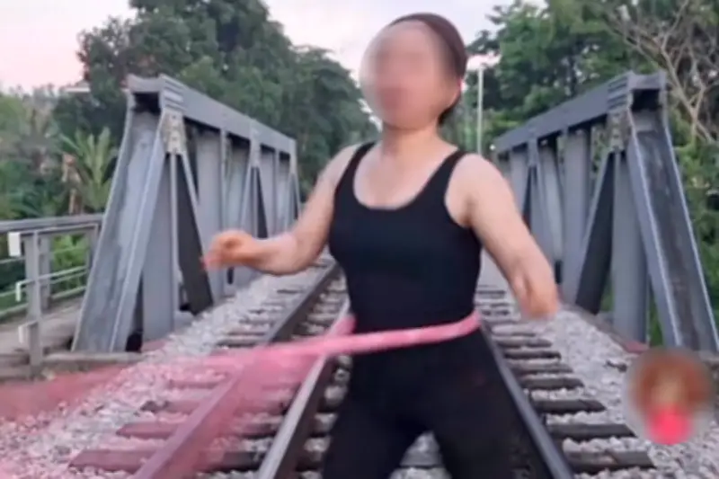Xử phạt người phụ nữ tập lạc vòng trên đường ray tàu hỏa
