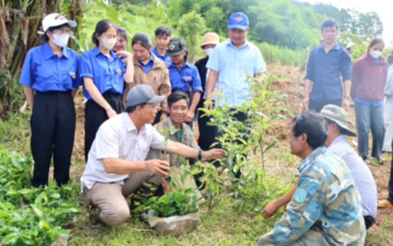 Xã Tu Mơ Rông đổi mới vận hành, ứng dụng AI để phục vụ dân tốt hơn