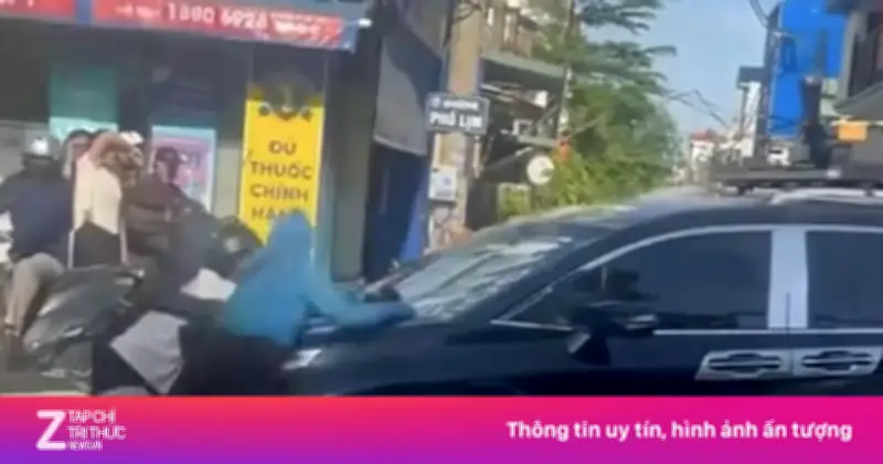 Xác minh clip 3 phụ nữ đu bám nắp capo ô tô đang chạy ở Hà Nội