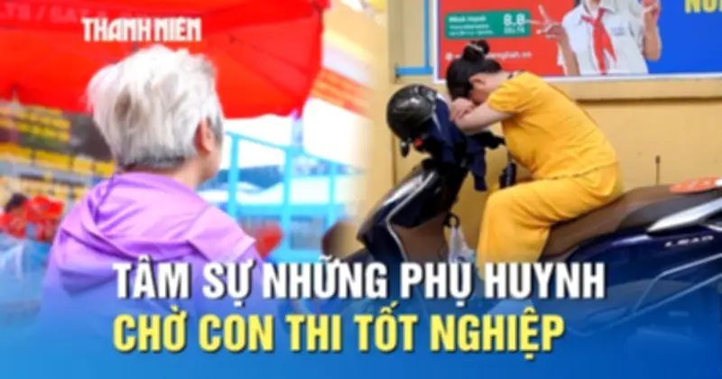 Xúc động người bà 72 tuổi đội nắng chờ cháu thi tốt nghiệp THPT