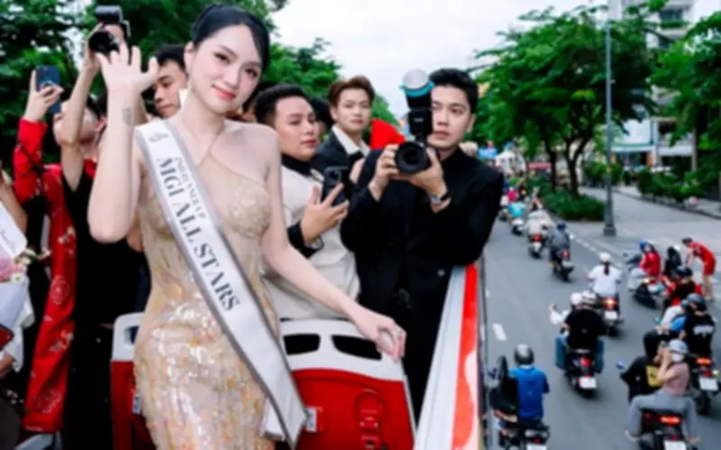 Xe buýt chở Hoa hậu Hương Giang bị phạt vì vi phạm giao thông